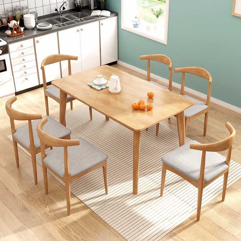 Bộ bàn ghế ăn gỗ nguyên khối Bắc Âu kết hợp hình chữ nhật đơn giản cho căn hộ nhỏ gia đình tối hiện đại