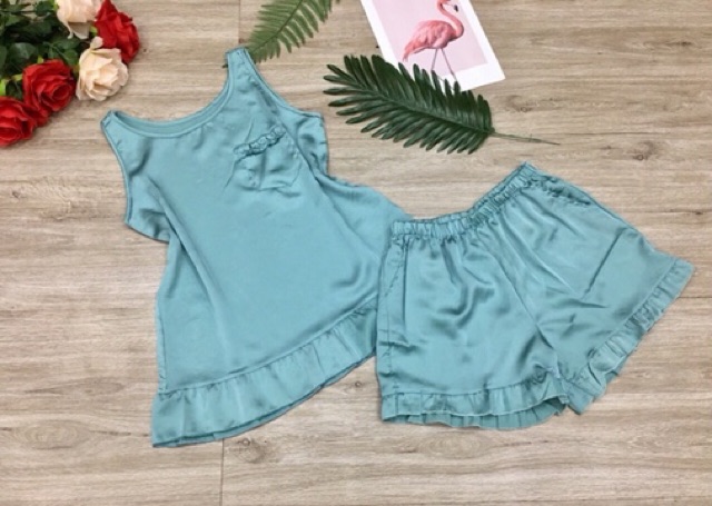 Bộ đồ lụa cao cấp bèo ngực | BigBuy360 - bigbuy360.vn