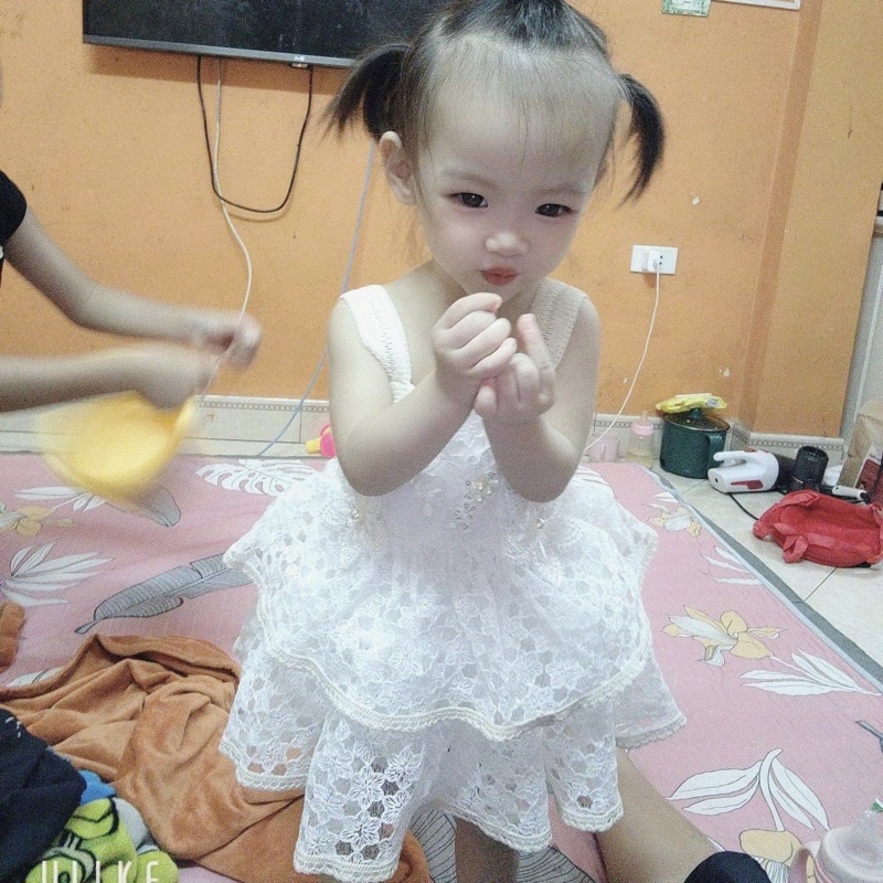 Váy hai dây váy công chúa ren trắng mềm mại cho bé gái