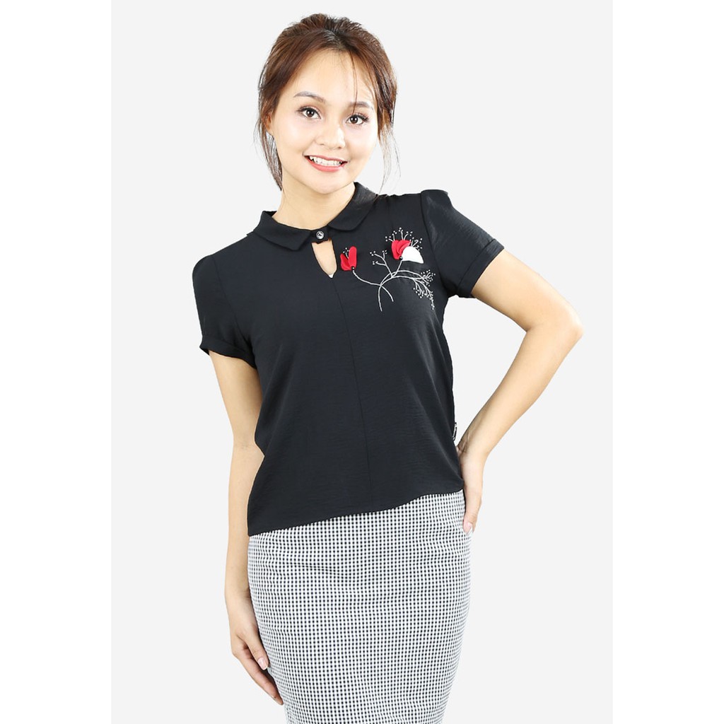 Áo sơ mi tay cộc mango đen cổ đức xẻ cài khuy thêu hoa ngực The One Fashion ADD1493DE7