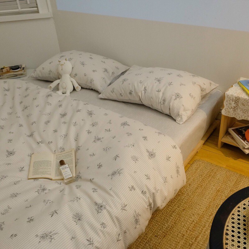 Set chăn ga 4 món cotton living hoa nhí kẻ sọc