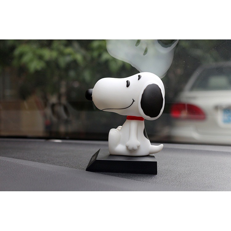 Mô Hình Chú Chó Snoopy Lắc Đầu Trang Trí Xe Hơi