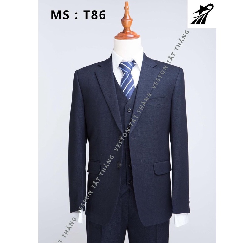 Vest màu đen than là màu không thể thiếu cho các chú .một màu đen huyền không bao giờ là lỗi mốt