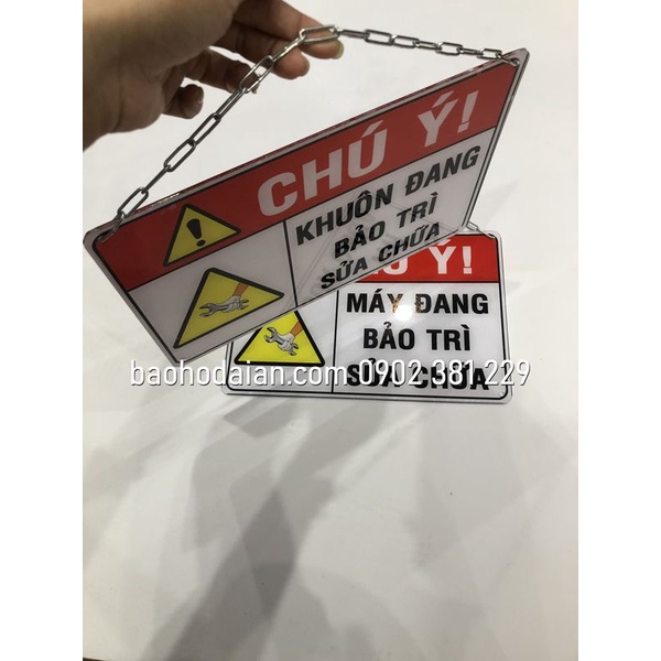 Bảng mica cảnh báo đang bảo trì sửa chữa có xích treo 20 x 30cm