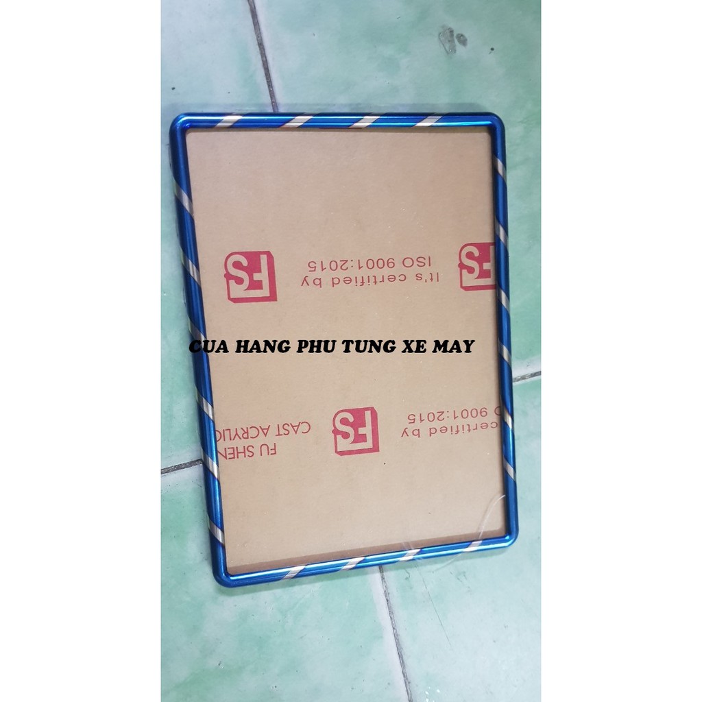 Trọn bộ ( trước + sau + pat ) khung biển số và ốp mica xe Ô tô - viền titan trắng xanh