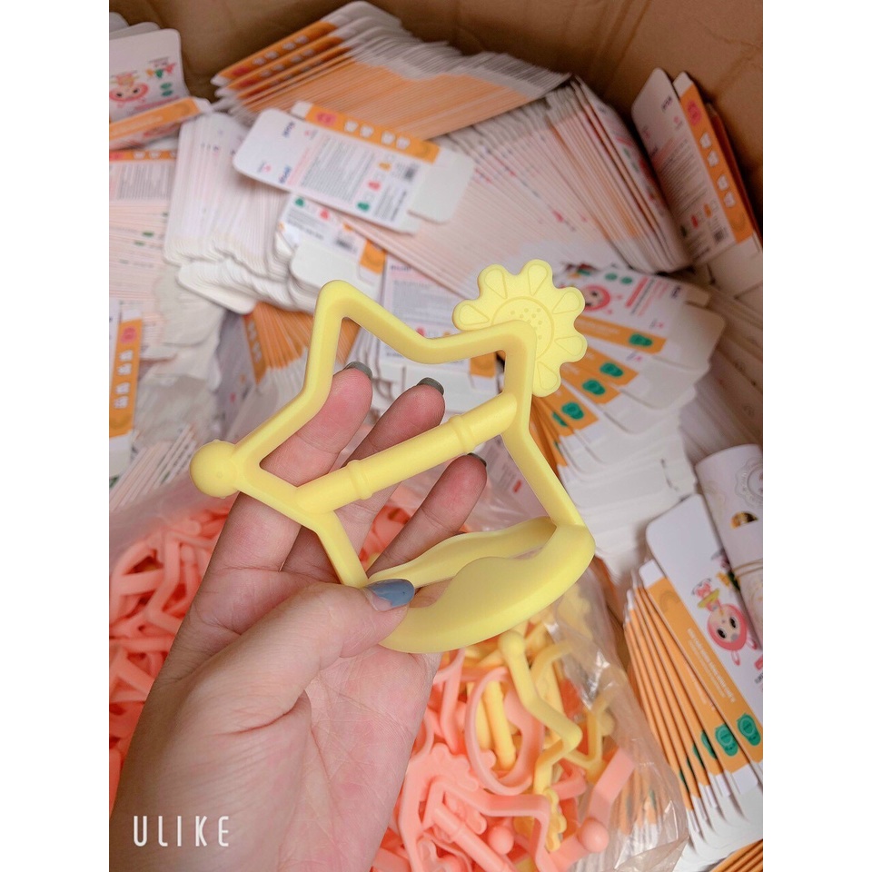Gặm Nướu Cho Bé Kichi Hình Ngôi Sao,Chất Liệu 100% Slicone, Có Quai Cầm Chống Rơi, Cho Bé 3 Tháng Trở Lên!