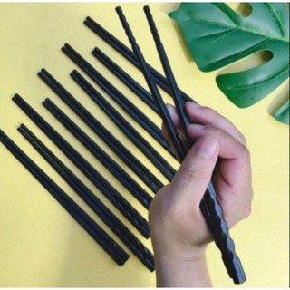 Đũa nhựa phíp đen (vỉ 10 đôi )