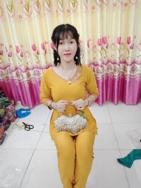 Bộ đi chùa....tay lỡ.... quần dài.. chất liệu vải thun lảyong.co giãn 4 chiều.. có đủ màu đủ sizes....1234...40/65 ký...