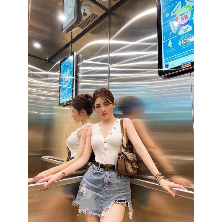 Áo ba lỗ bấm cúc