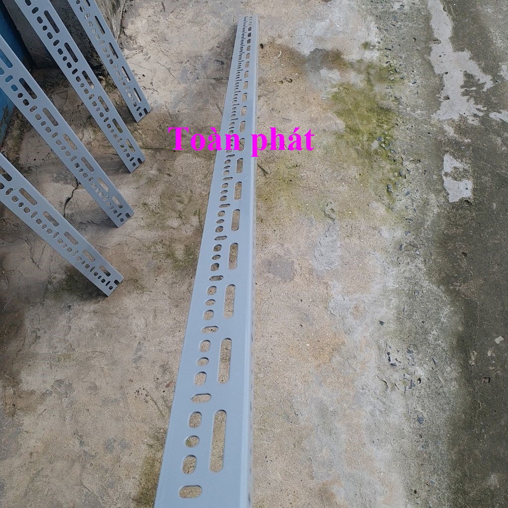 Cây 130cm ( 1.8ly) - Cây sắt V lỗ 4 x 6 cm màu xám ghi