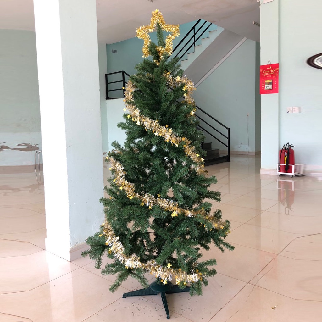 Cây thông noel 1m8 trang trí giáng sinh cho nhà cửa, phòng khách, phòng ngủ kèm dây kim tuyến và ngôi sao đẹp lung linh