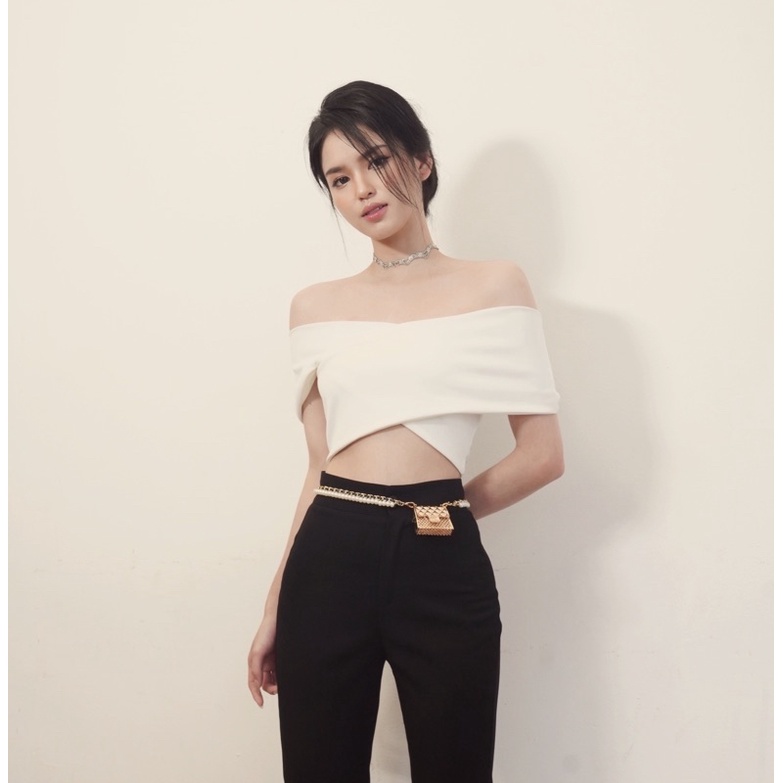 [Mã FAMARAL2 giảm 10K đơn 50K] Áo trễ vai H.I.U ROOM ANA top thiết kế vạt chéo cut out xu hướng hè 2022 H.I.U design | BigBuy360 - bigbuy360.vn