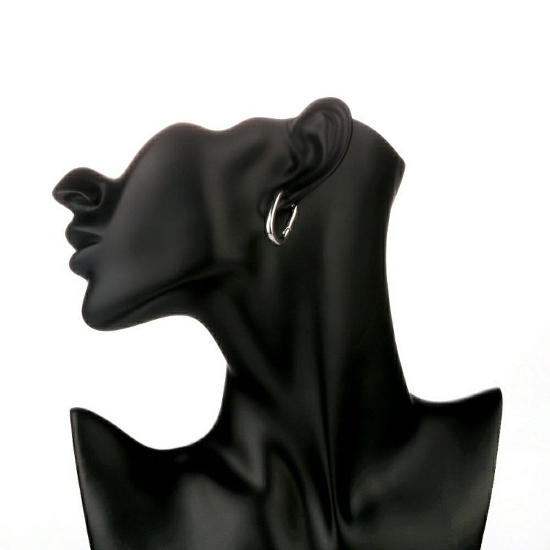 Khuyên tai vuông Seok Kyung Penthouse