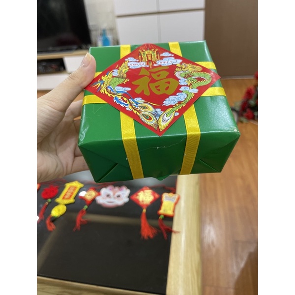 Quạt gỗ trang trí, phụ kiện chụp ảnh câu đối chữ thư pháp liễn treo đào mai ,đèn lồng vải