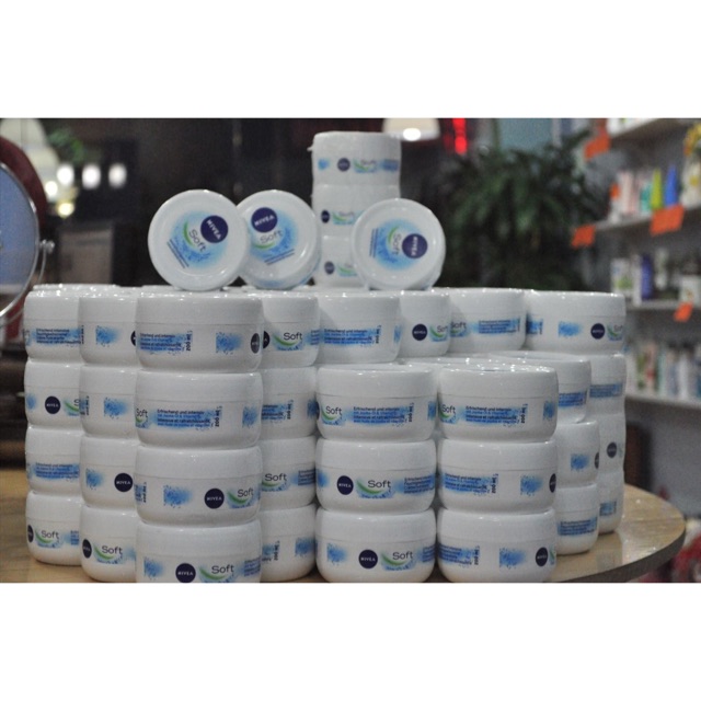 Kem dưỡng ẩm Nivea Soft 200ml