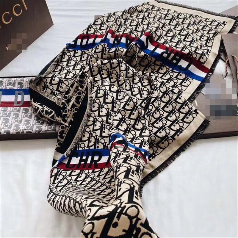 Quà tặng - Khăn choàng dạ ép mịn họa tiết mới 2023 hottrend