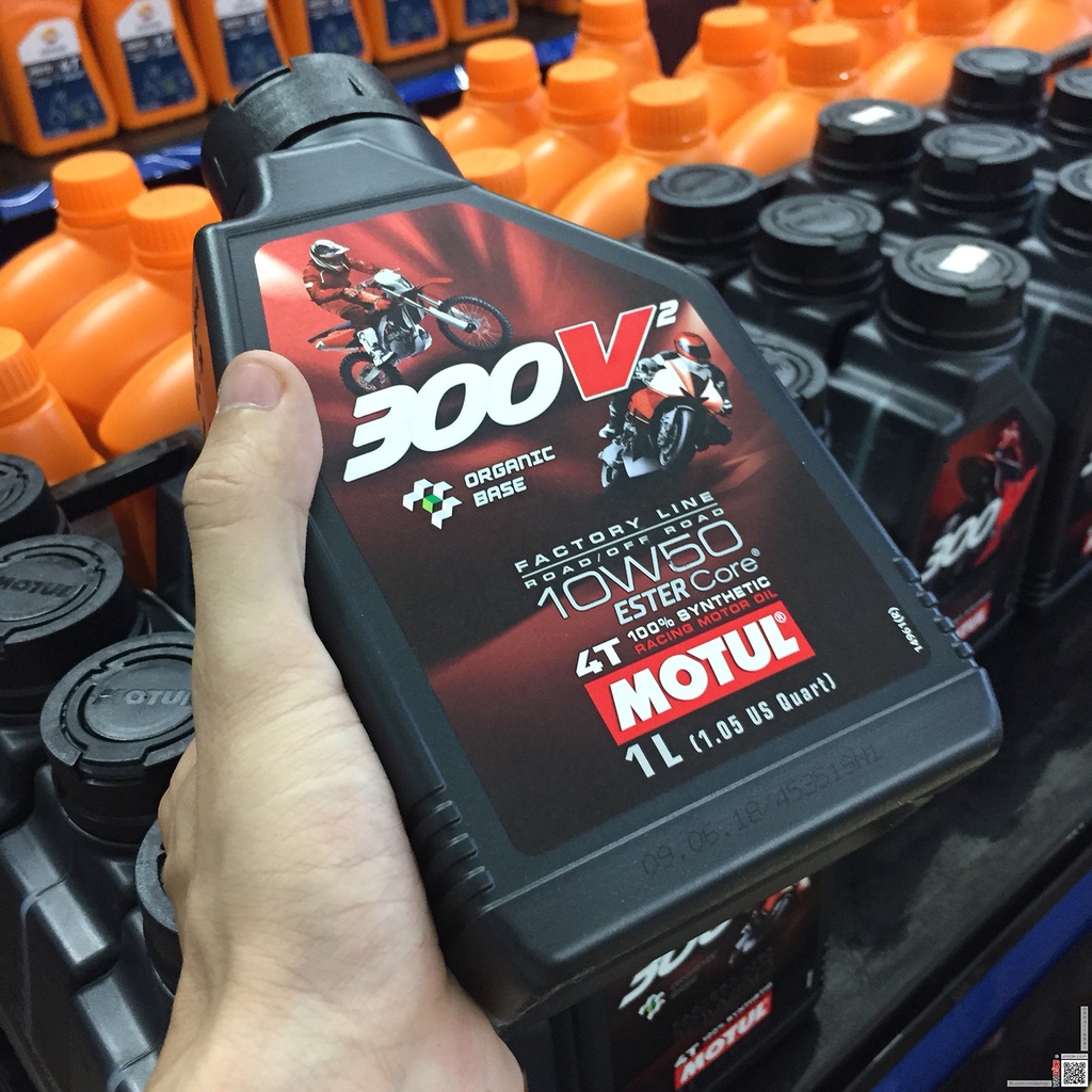 Nhớt Motul 300V2 1L cao cấp cho xe số, tay côn  xe gắn máy