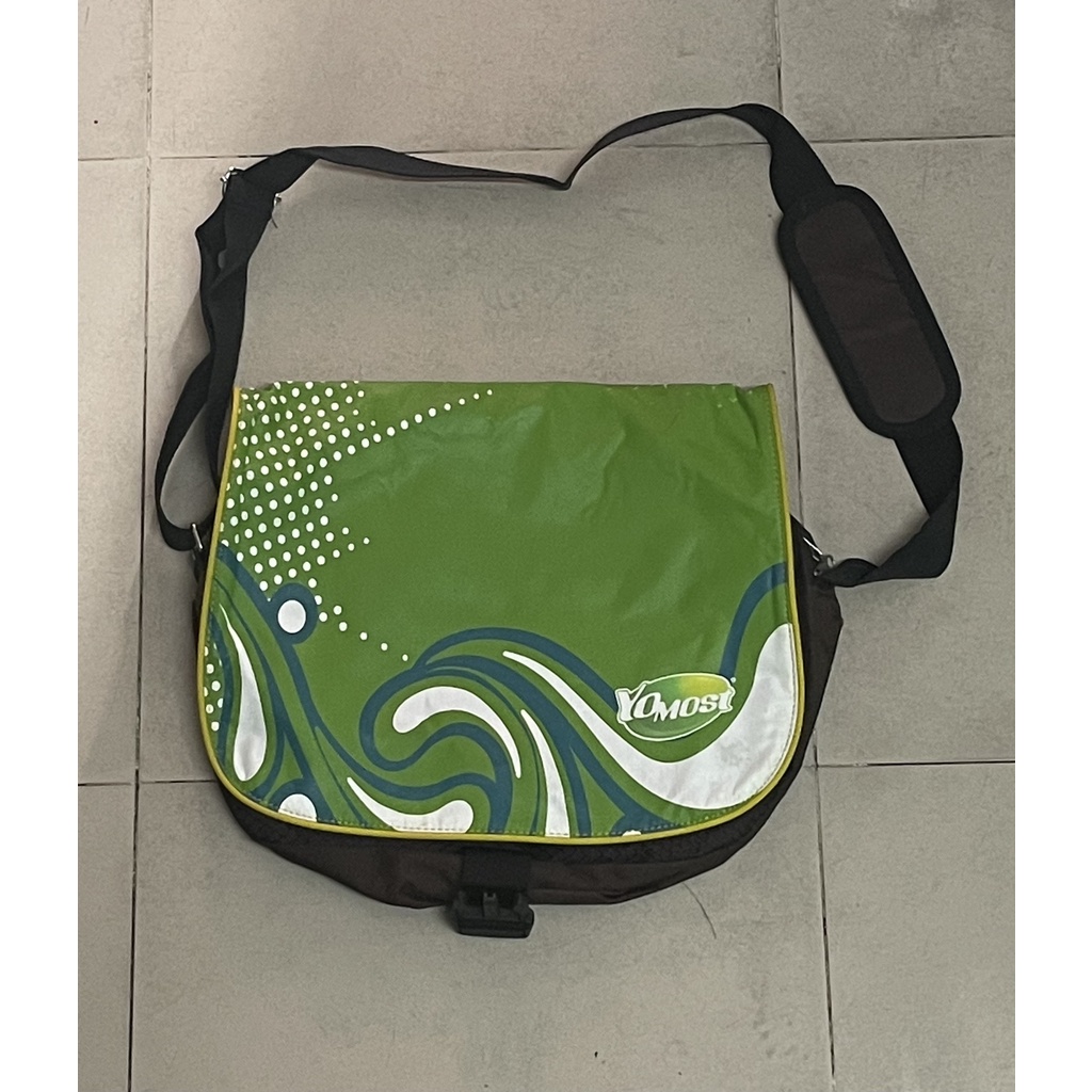 Túi đeo chéo thời trang qùa tặng hãng sữa