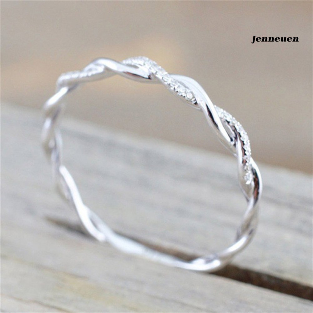 Nhẫn đính đá giả thiết kế dạng xoắn thời trang sang trọng cho nữ