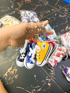 Móc khoá chiếc giày Adidas