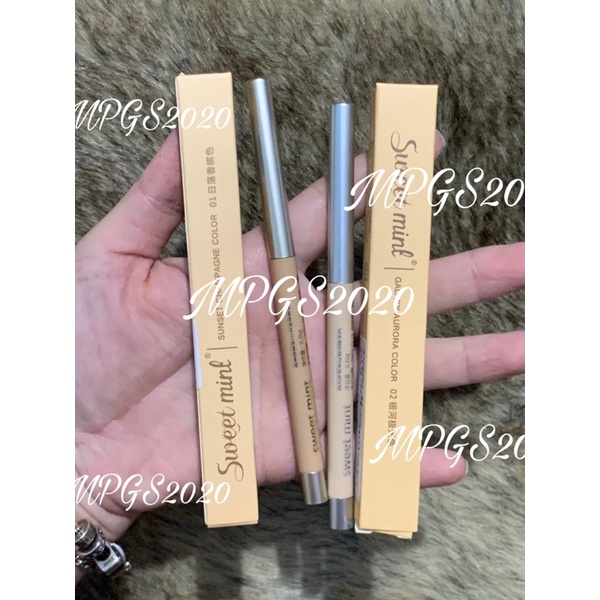 Bút kẻ mắt lấp lánh que