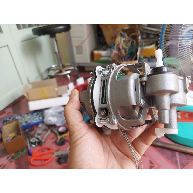 Đầu quạt không chổi than 12-24v kẹp bình ắc quy,pin nlmt.