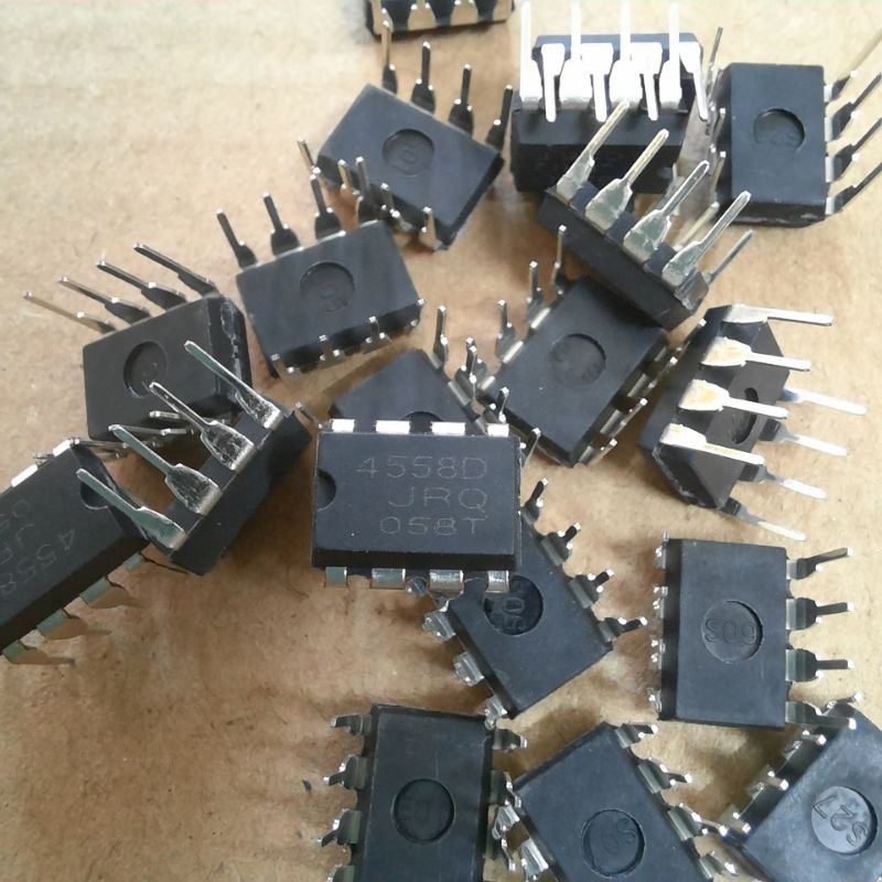 IC 4558 .8 chân cắm