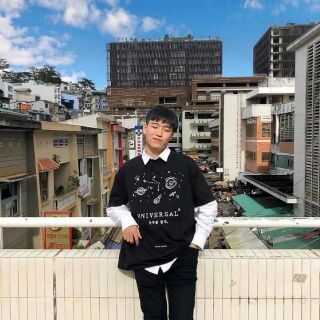 Áo thun Universe đen hot hit