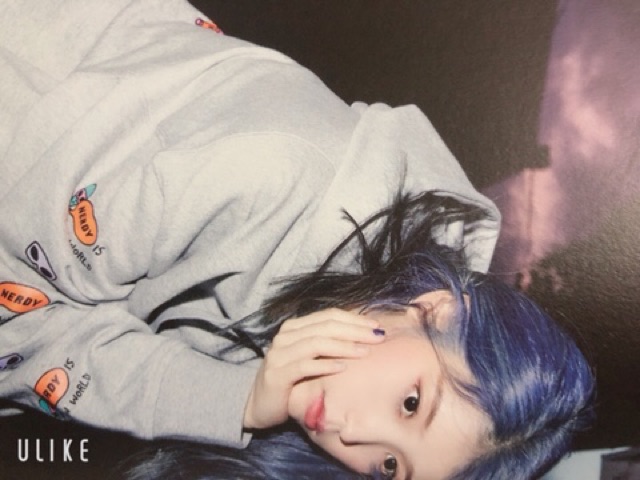 ÁO HOODIE IU ĐÃ MẶC TRONG MINI ALBUM “LOVE POEM”