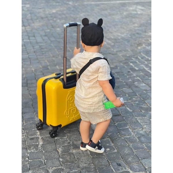 Vali du dịch Minion cho bé siêu đáng eo