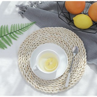 Miếng lót lục bình chụp hình