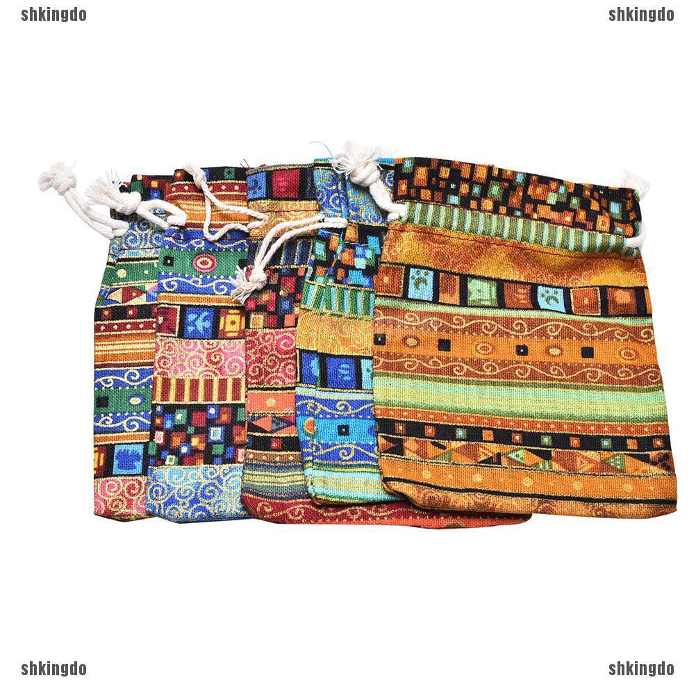 3 chiếc túi dây rút phong cách thổ cẩm độc đáo