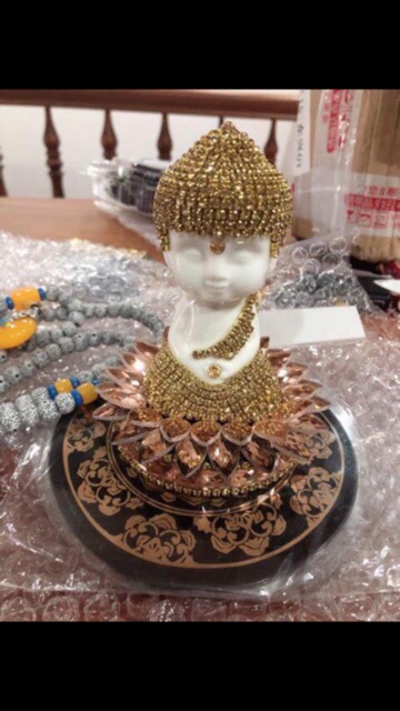 Tượng phật để oto ( giá đã bao gồm thảm lót , tinh dầu thơm , chuỗi vòng ) | BigBuy360 - bigbuy360.vn