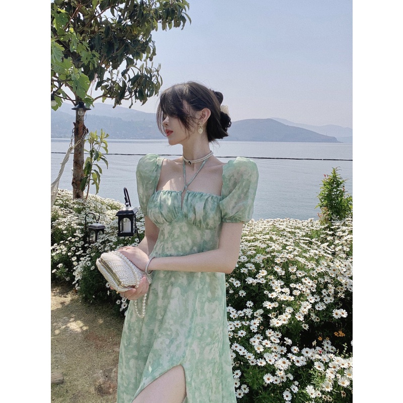 𝑩𝒆𝒓𝒏𝒊𝒆 𝑫𝒓𝒆𝒔𝒔 | Đầm Hoa Nhí Dáng Dài Màu Xanh Bơ Tay Phồng Xẻ Tà, Đầm Maxi Hoa Nhí Đi Biển Chất Voan 2 Lớp Nhẹ Nhàng