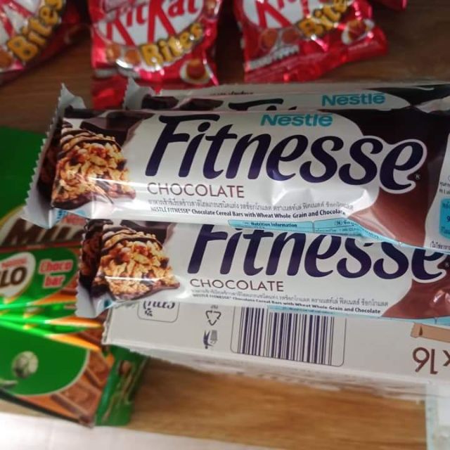 Ngũ cốc nestle Fitnesse chocolate, dâu, vị chuối  hộp 376g /16 thanh