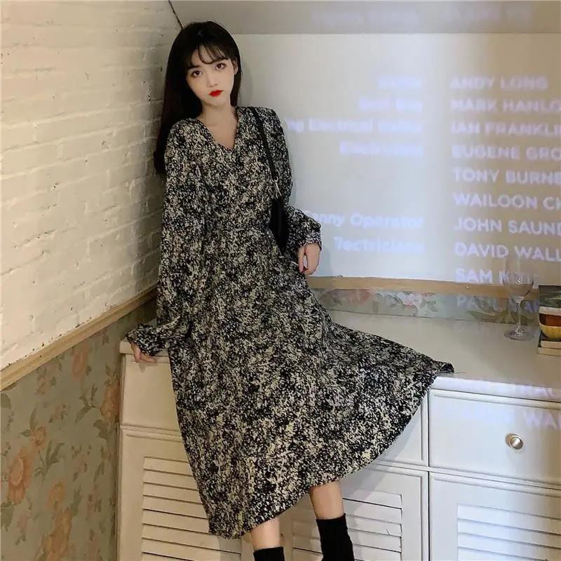 Đầm tay dài cổ chữ V in hoa kiểu Pháp cổ điển | BigBuy360 - bigbuy360.vn