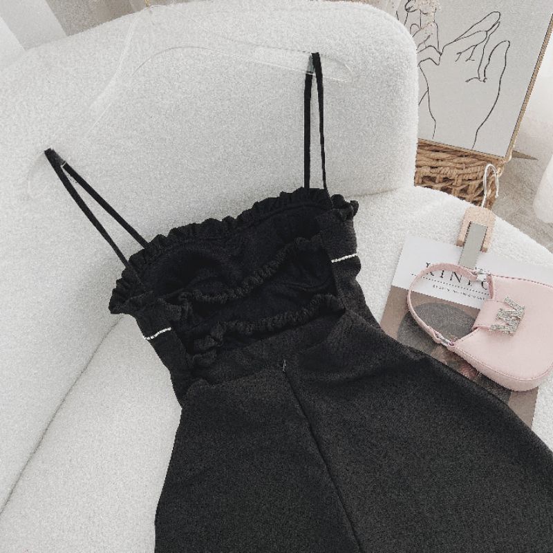 Đầm đen 2s viền bèo xếp ly ngực đính đá hở lưng dây
