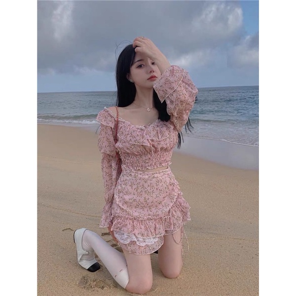 Set Áo Croptop Trễ Vai Bèo Và Chân Váy Kèm Ren Hoa Nhí Xinh Xắnsn AI