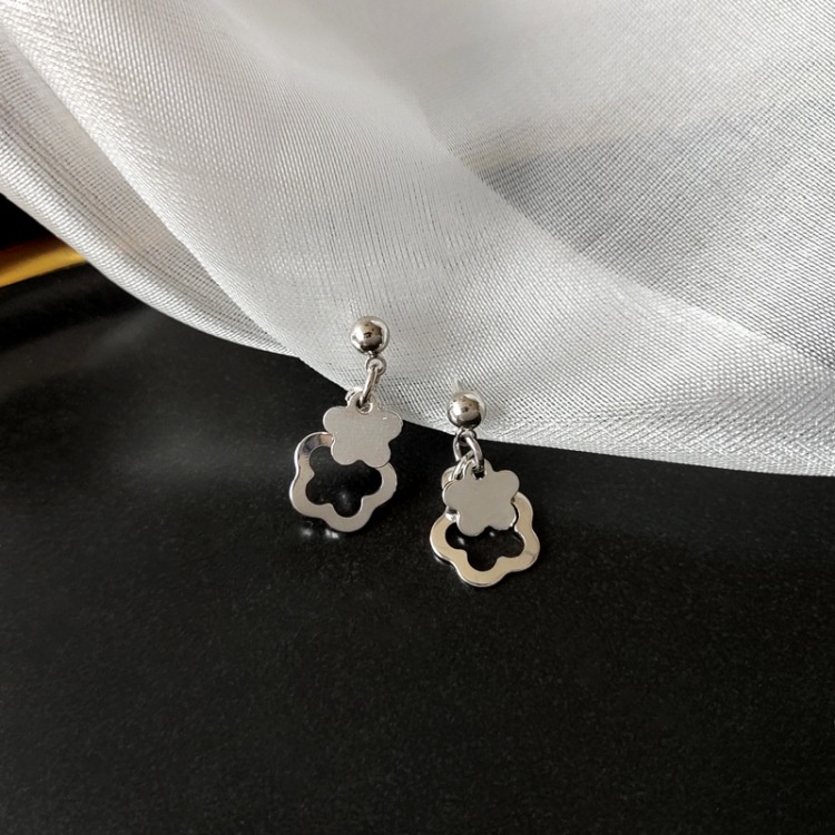 Khuyên tai hình hoa rỗng kiểu cách sáng tạo hợp thời trang cho nữ