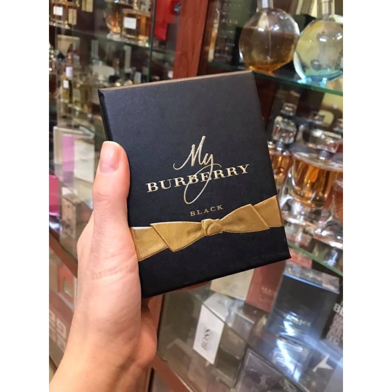 burberry black nữ