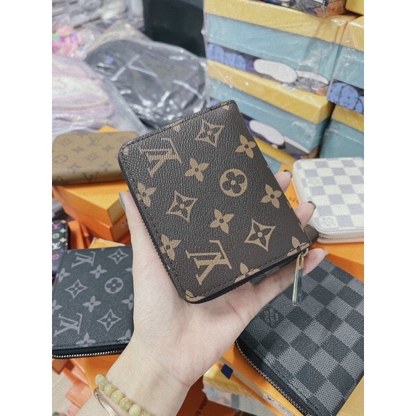 Ví lv khoá vuông kèm hộp