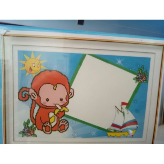 Tranh đá khỉ lộng hình