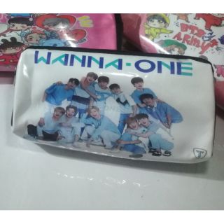 Hộp bút WANNA-ONE( tặng 1 móc khóa khi mua )