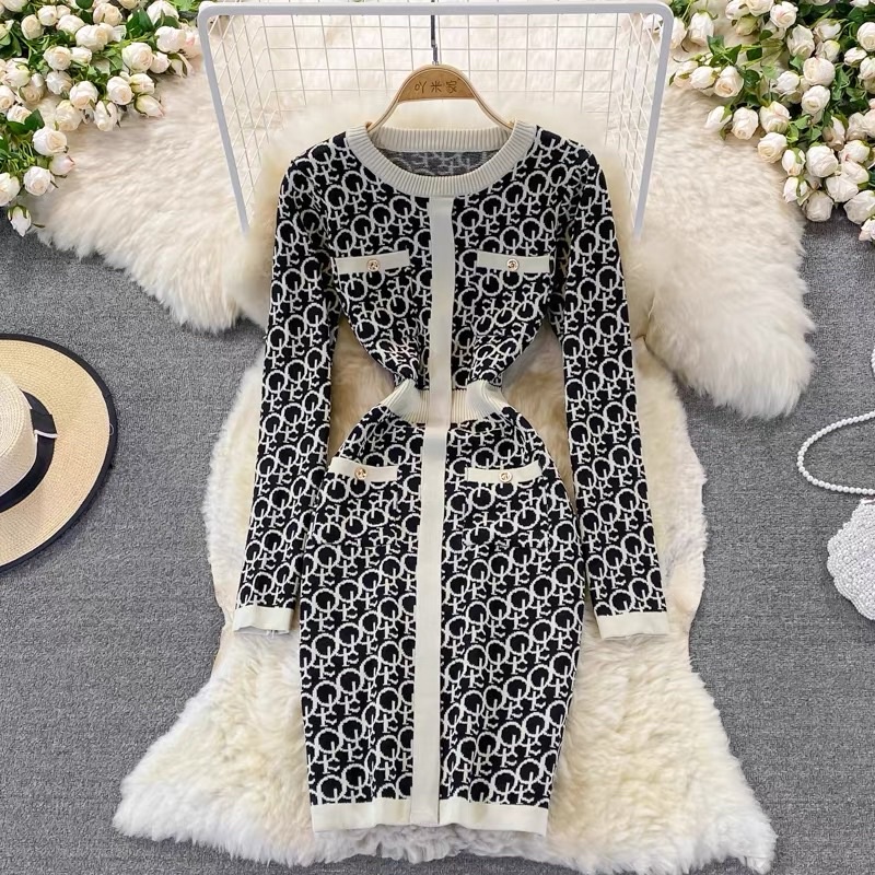 Đầm body tay dài họa tiết, đầm dài tay cổ tròn phối viền kem