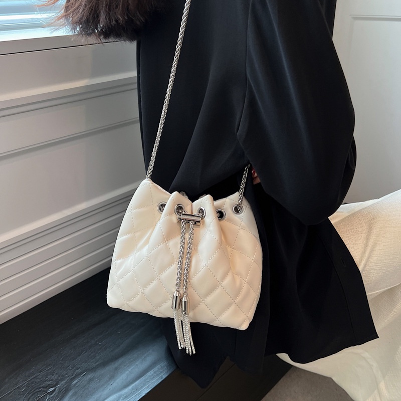 Túi Đeo Chéo Hình Thoi Phối Dây Xích Thời Trang