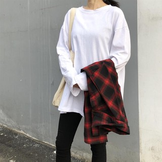 Áo thun trắng tay dài oversize