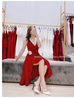Đầm đỏ lệch tà