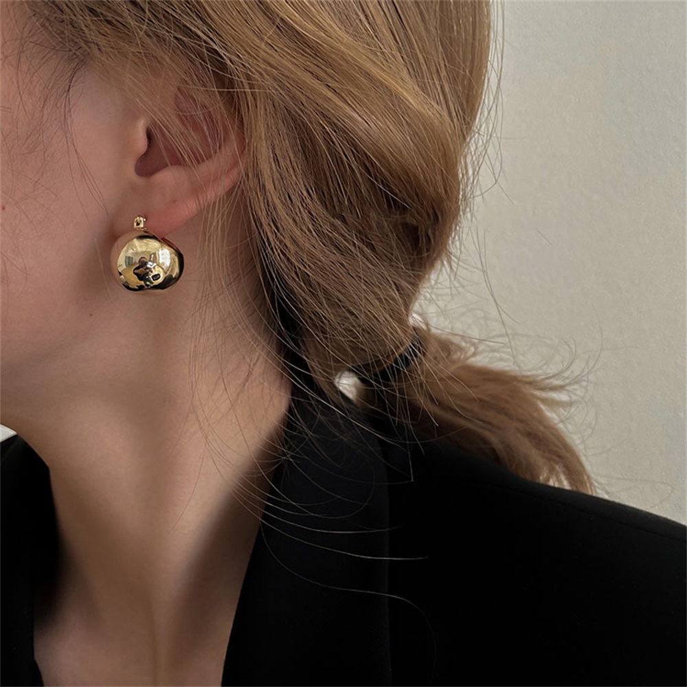 1 đôi khuyên tai kim loại thời trang thu đông phong cách Hàn Quốc cho nữ