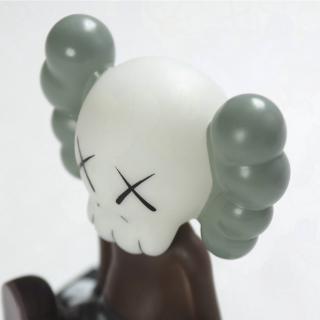 Mô hình kaws ngồi