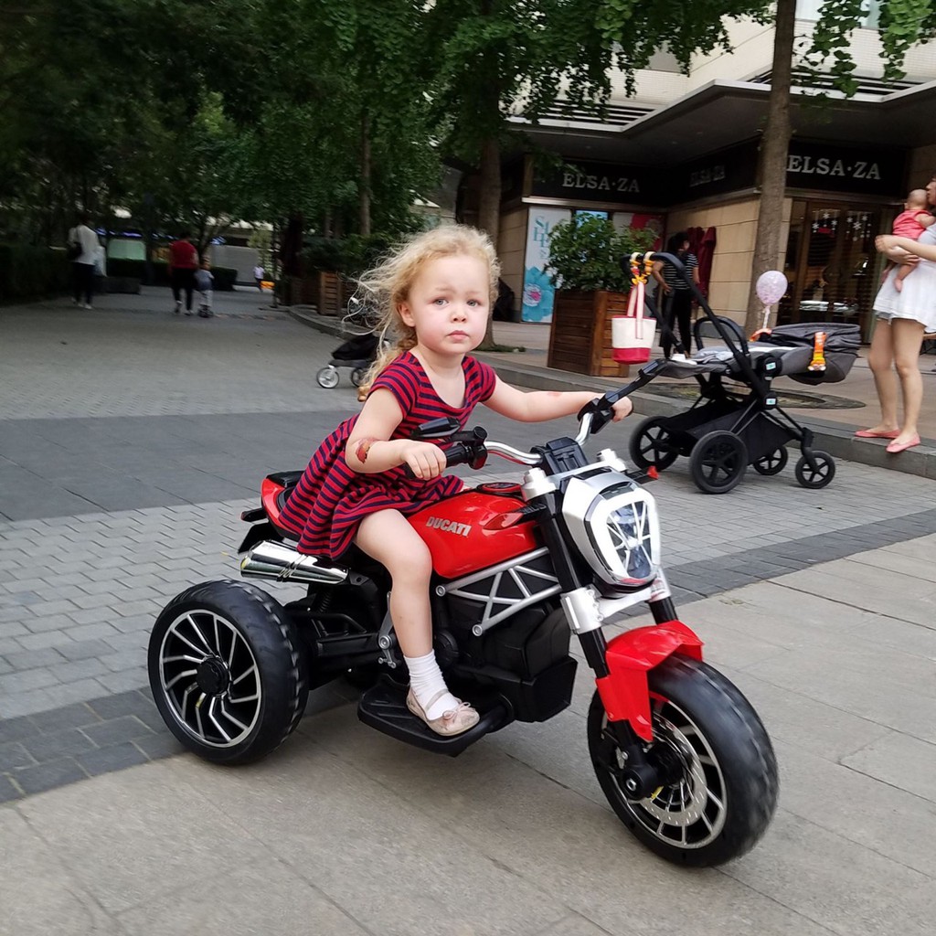 Xe máy điện moto 3 bánh KIDVIET-PRO DUCATI MONSTER 1600 đồ chơi đạp ga cho bé vận động 2 động cơ (Xanh-Đỏ-Trắng)